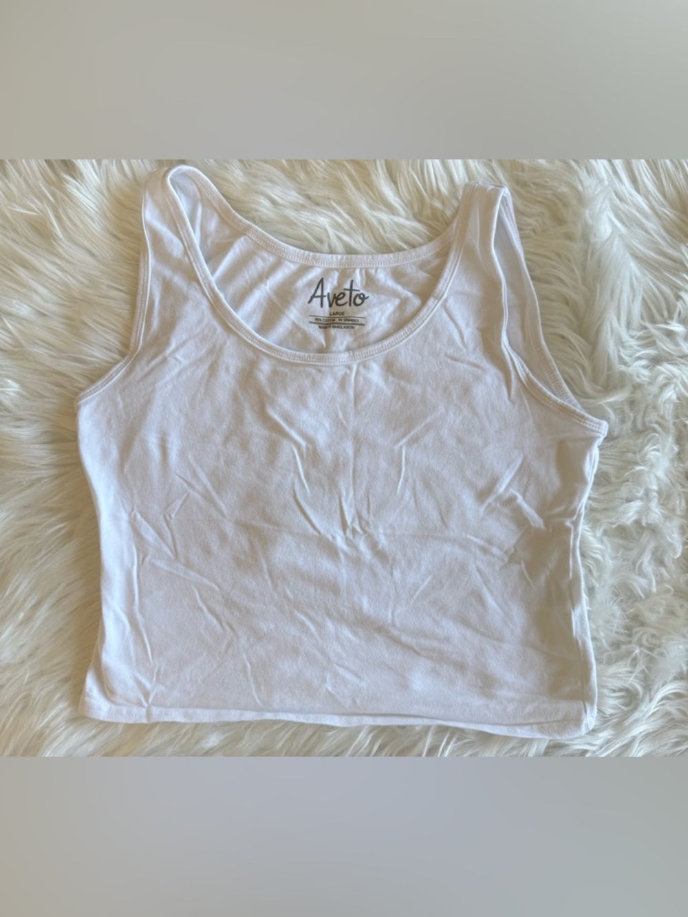 Aveto Women's White Scoop Neck Cropped Tank Top